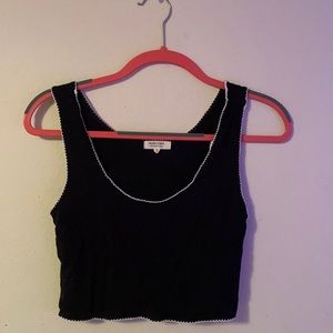 Black cropped tank